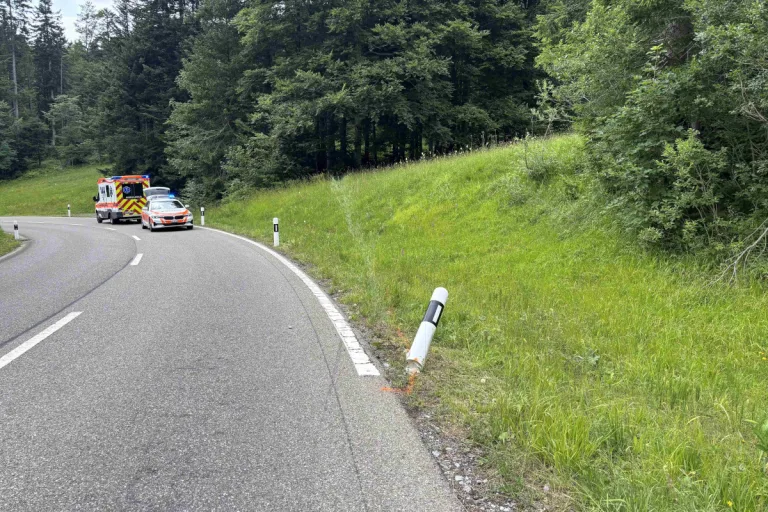 Unfall in Ennetbühl SG – Töfffahrer nach Sturz bei Passhöhe verletzt