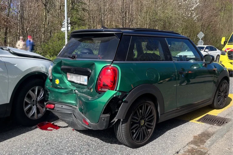 Rapperswil-Jona SG - Auffahrkollision zwischen zwei Autos