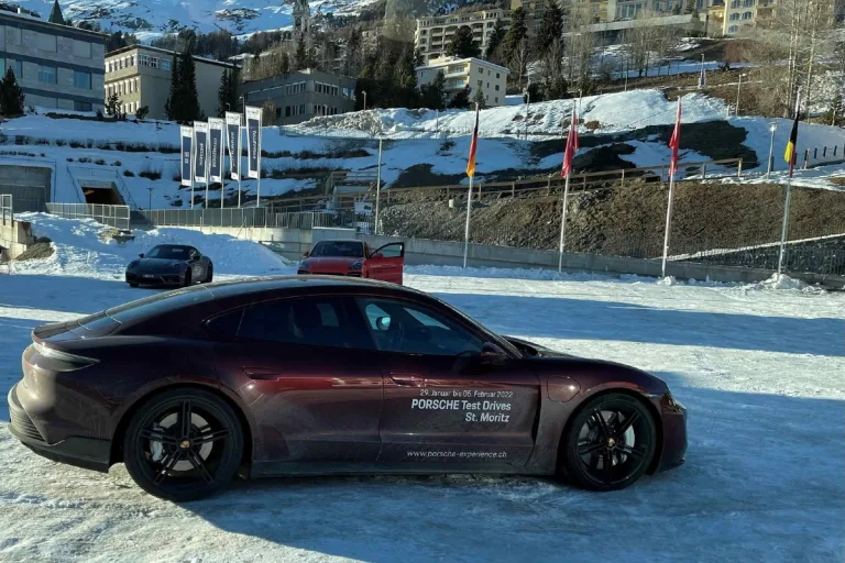 Celerina und Alvaschein GR - Porsche fast doppelt so schnell wie erlaubt unterwegs