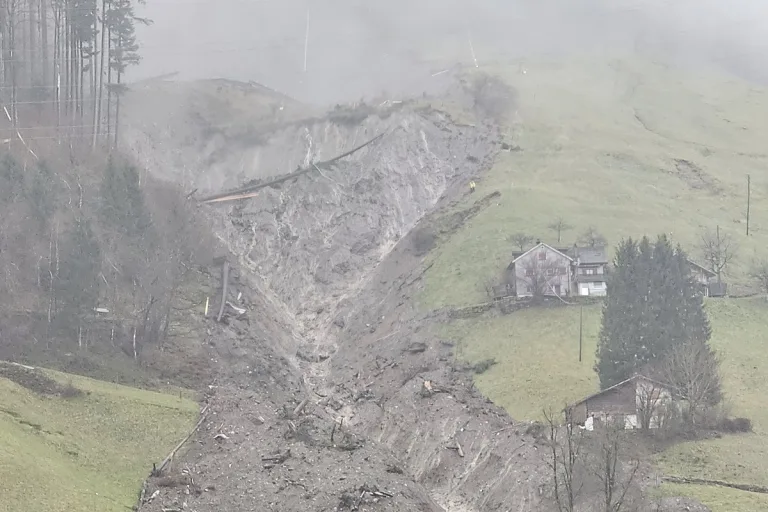 Schwanden GL - Auch die letzten Personen stimmen Evakuierung zu