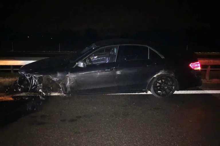 Wängi TG - Mercedes-Lenker verunfallt wegen Sekundenschlaf