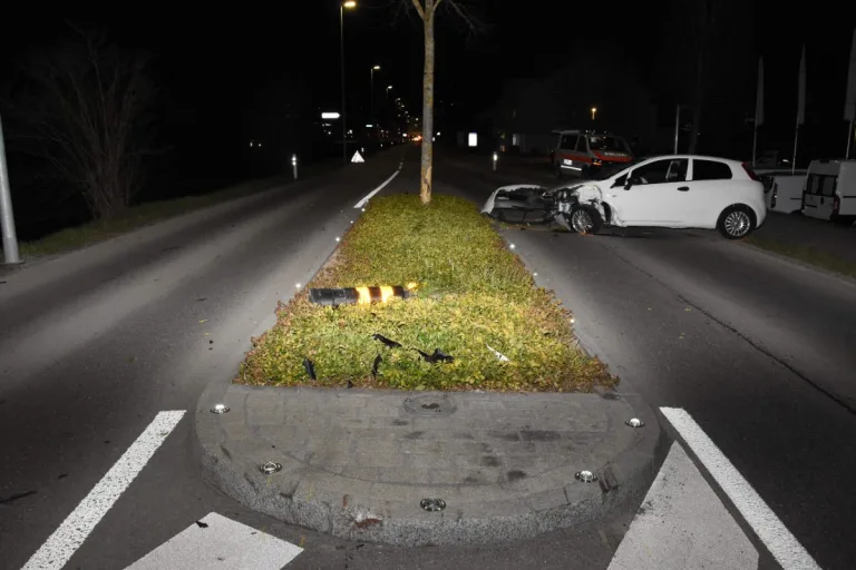 Uznach SG - Fiat-Lenker baut unter Alkoholeinfluss Selbstunfall