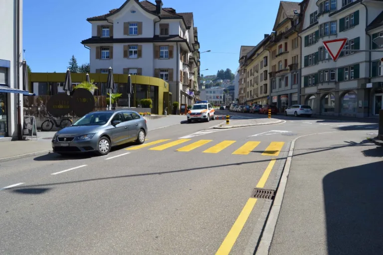 Herisau AR - 8-jähriger Knabe auf dem Fussgängerstreifen von Auto erfasst