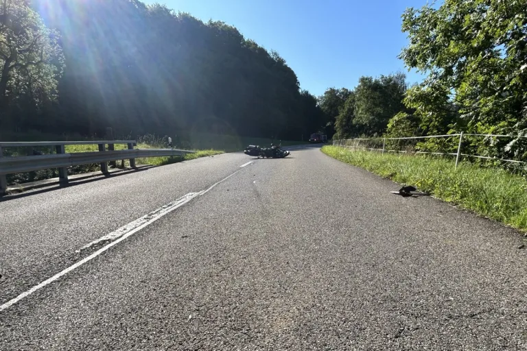 Tödlicher Unfall in Oberhof AG - Motorradfahrer verstirbt am Unfallort 