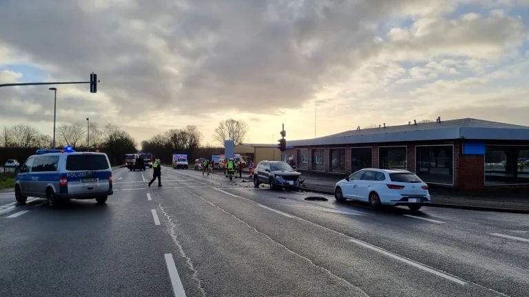 Horneburg – Zwei Autofahrerinnen bei Unfall auf der B73 verletzt