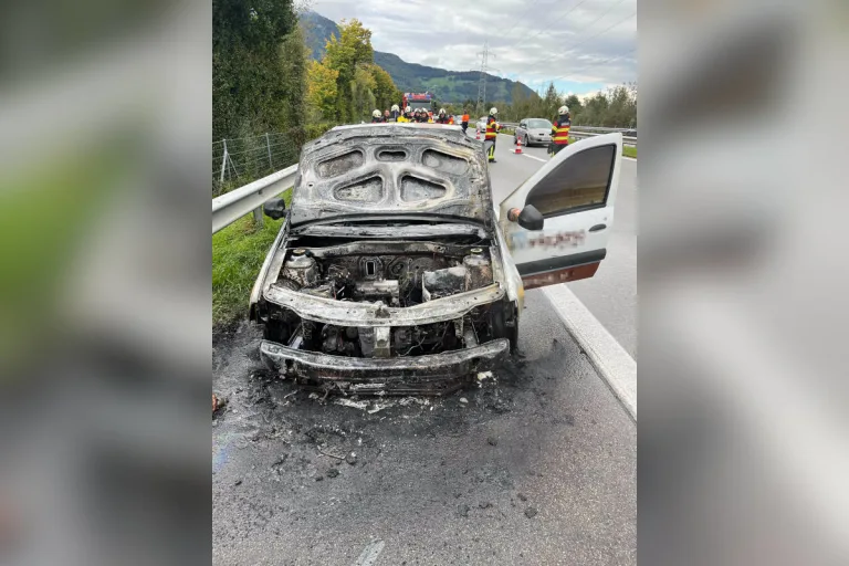 A13 Sennwald SG – Pick-Up in Brand geraten