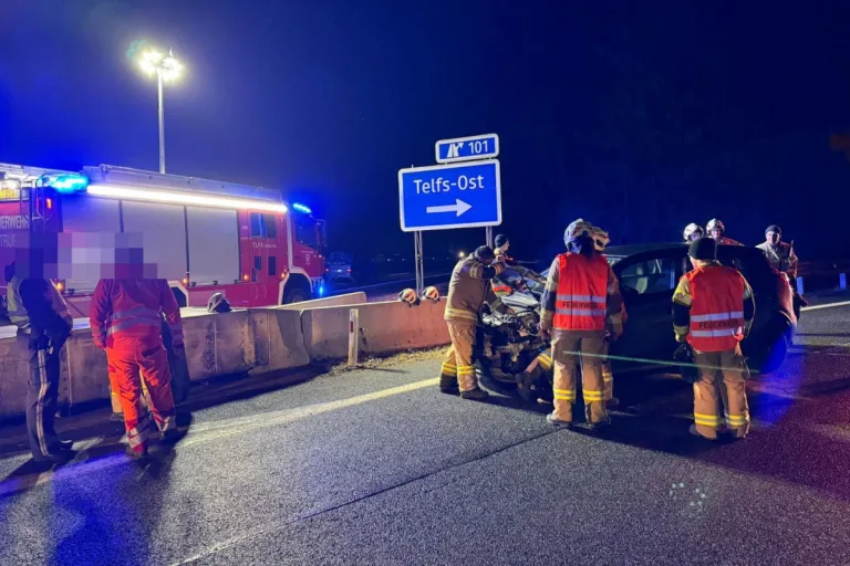 Unfall bei Telfs – Lenker prallt auf A12 gegen Aufpralldämpfer