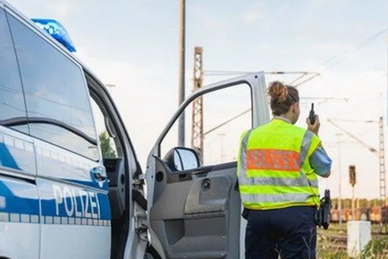 Kassel HE - Exhibitionist auf den Gleisen 
