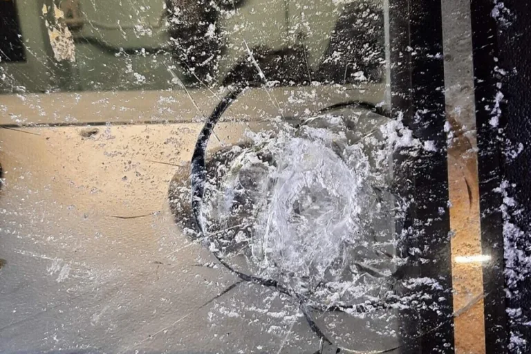 Hannover - Glasflasche auf einen vorbeifahrenden Güterzug geworfen