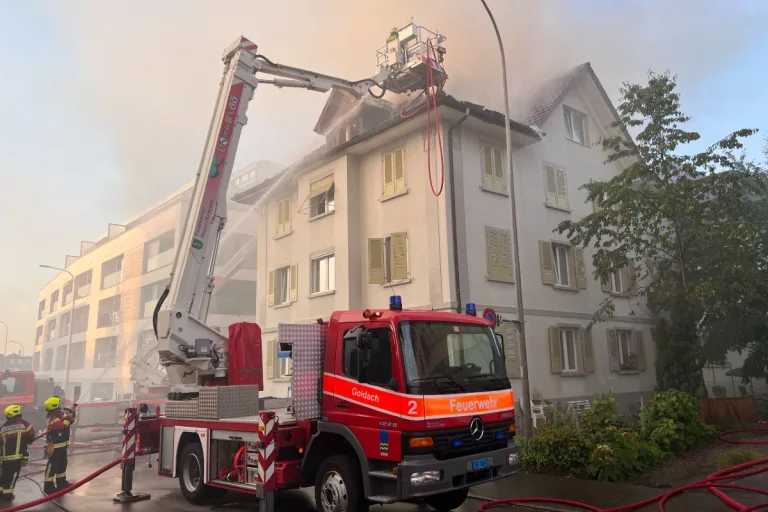 Rorschach SG - Mehrfamilienhaus in Flammen