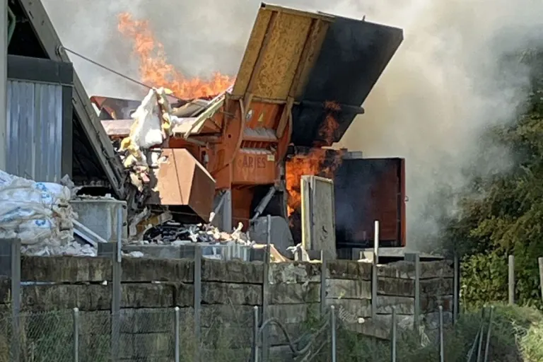 Brand in Bubendorf BL - Schredder-Maschine in Flammen