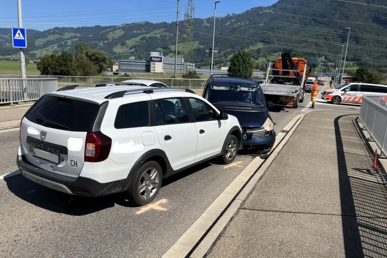 Bilten GL - Unfall zwischen drei Autos
