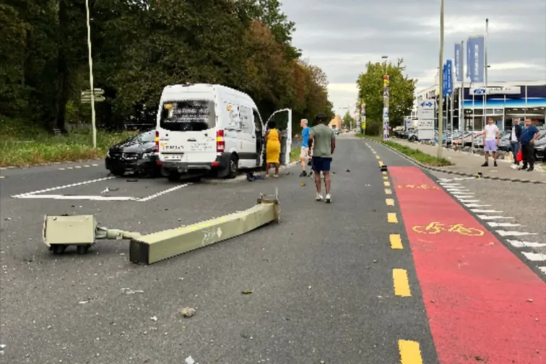 Münchenstein BL - Beim Unfall wurde auch eine Radaranlage komplett zerstört