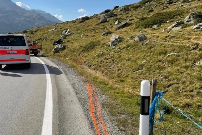 Pontresina GR - Eine Person nach Unfall mit einem Motorrad verletzt 