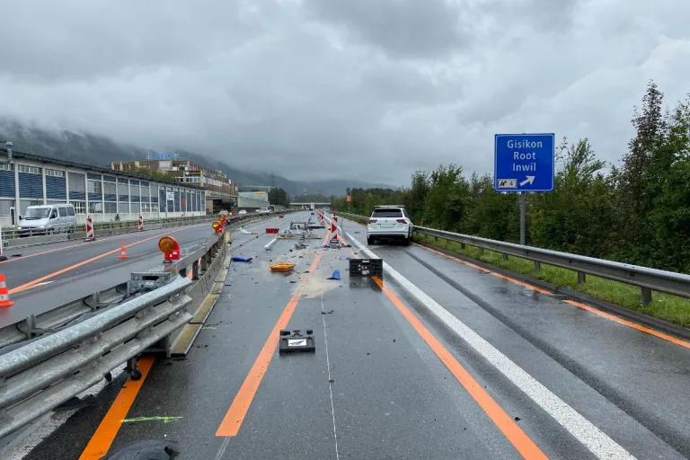 Gisikon (LU) - Selbstunfall auf der Autobahn