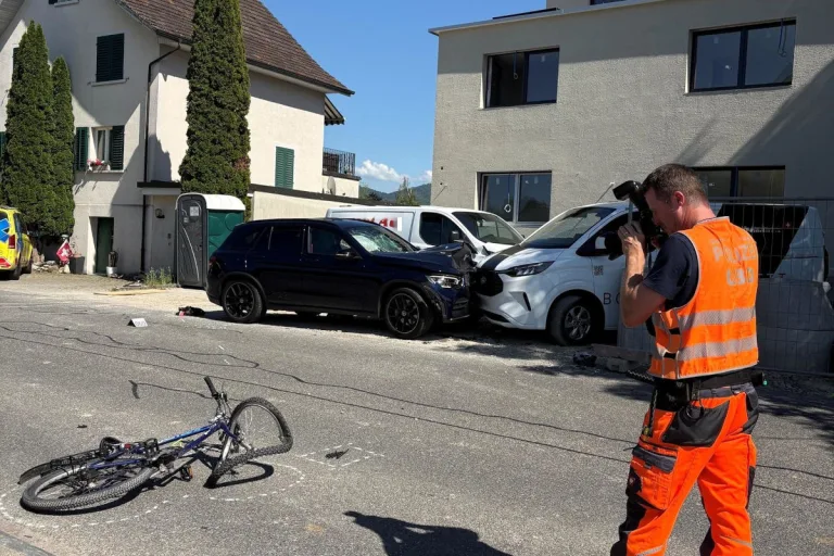 Unfall in Wetzikon ZH – Auto erfasst Velofahrer