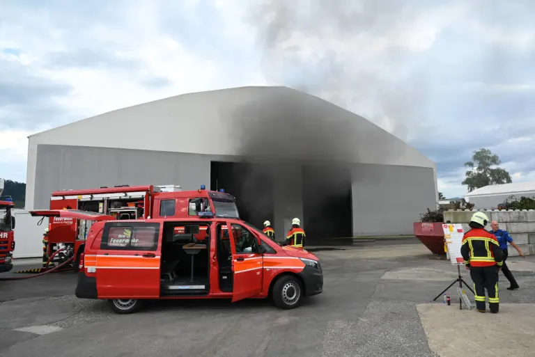 Au SG – Brand in Recyclinghalle