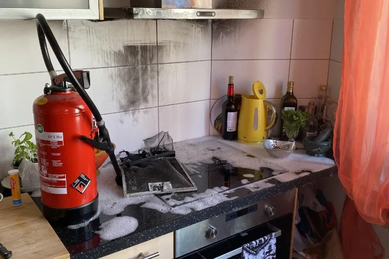 Birsfelden BL - Pfanne mit erhitztem Öl soll Brand ausgelöst haben