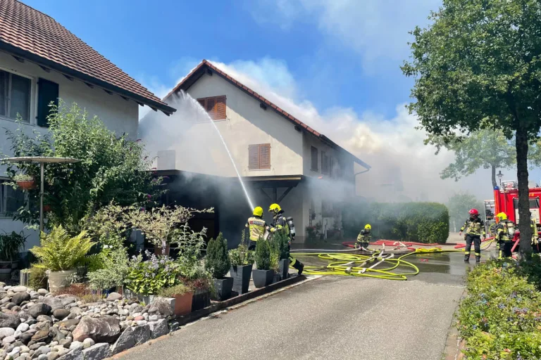 Eiken AG – Brand verwüstet Doppeleinfamilienhaus