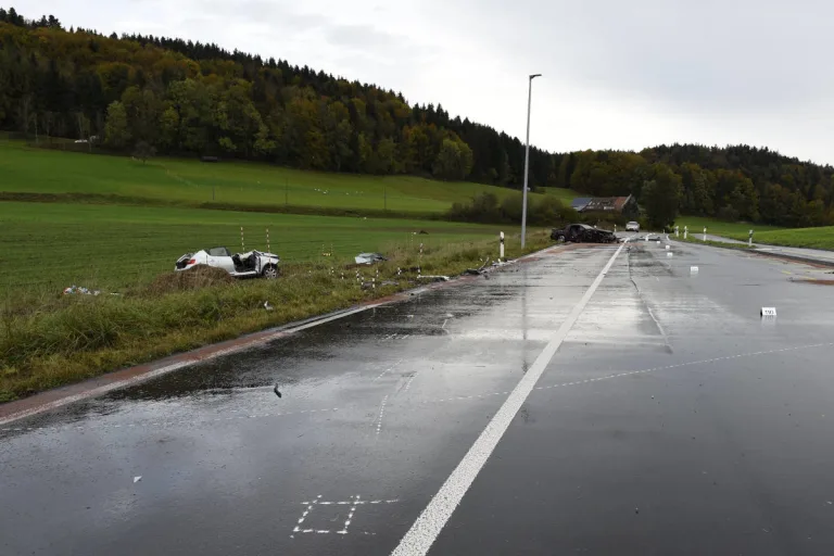 Hittnau ZH – Frontalkollision fordert zwei Schwerverletzte