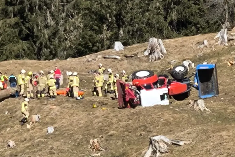 Walchsee – Traktor stürzt bei Forstarbeiten ab