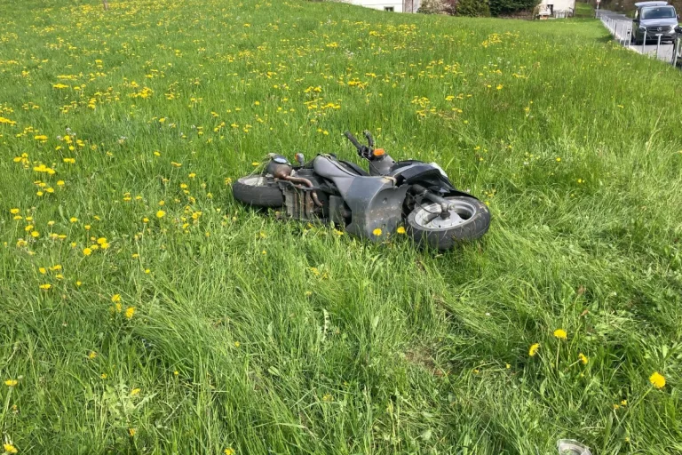 Schwerer Selbstunfall auf der Klöntalerstrasse in Riedern GL