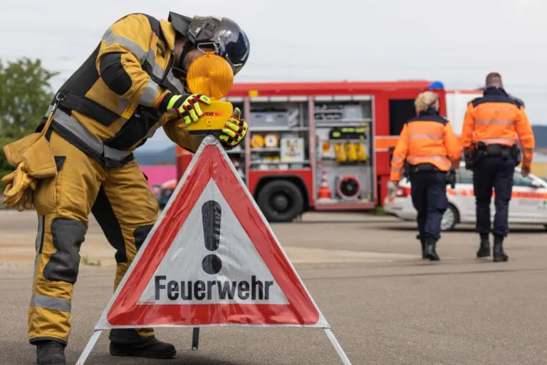 Biel BE - Lieferwagen in Brand - Brandstiftung steht im Vordergrund 
