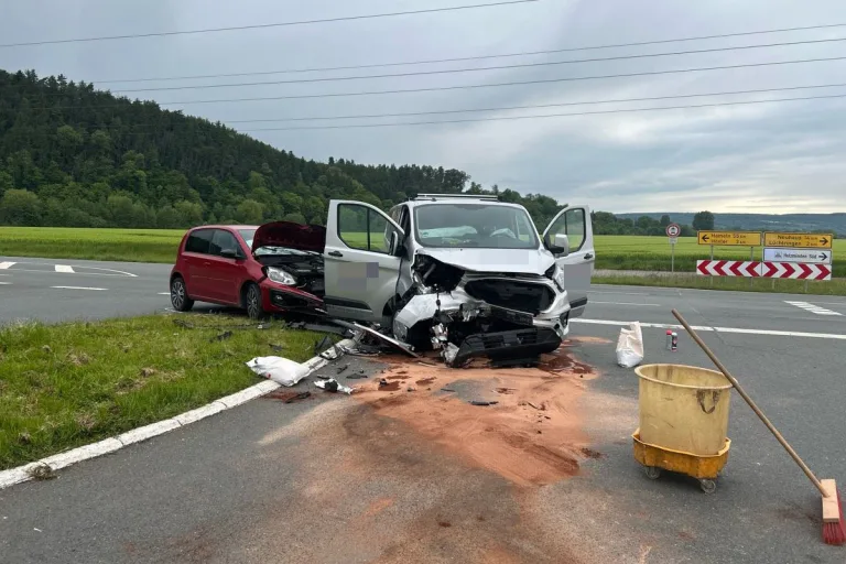 Höxter – Autofahrer bei Unfall mit Transporter schwer verletzt