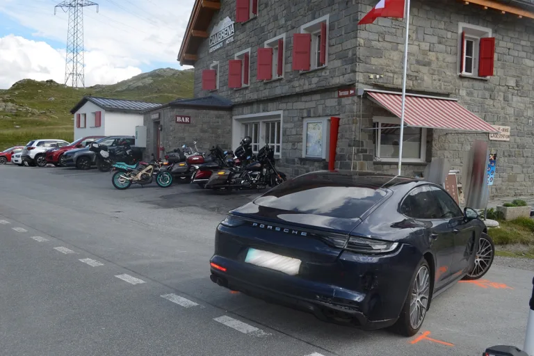Berninapass GR – Töfffahrer und Sozia bei Auffahrunfall verletzt