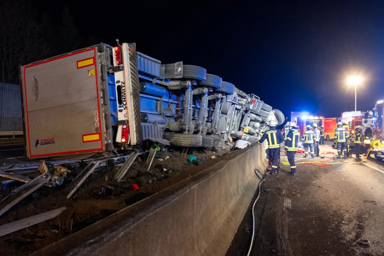 Porta Westfalica – Lkw-Fahrer nach Unfall lebensgefährlich verletzt
