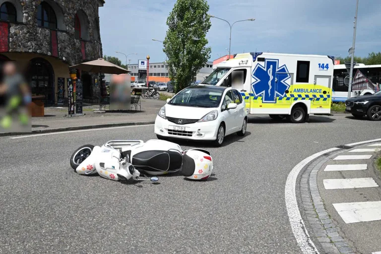 Staad SG - Rollerfahrerin bei Unfall verletzt
