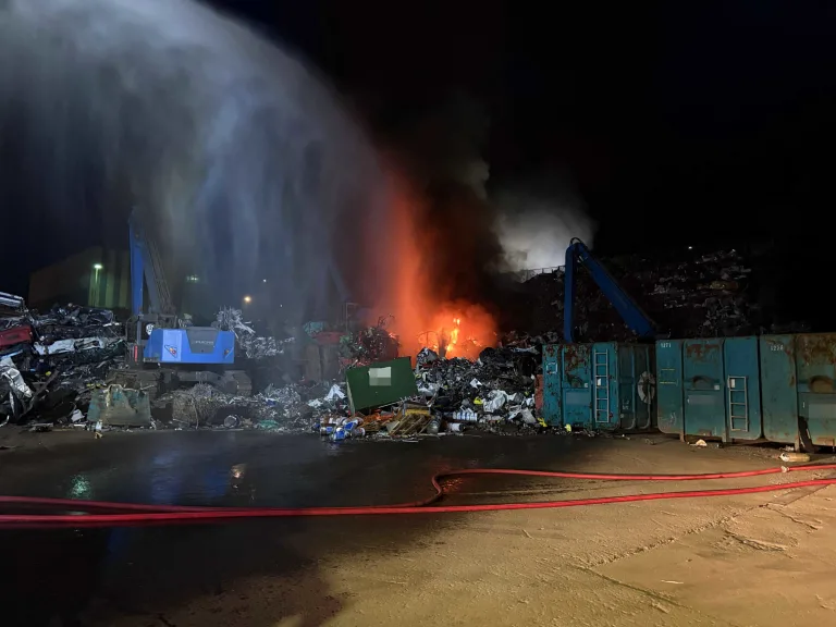 Kaiseraugst AG – Akku setzt Abfallhalde in Brand