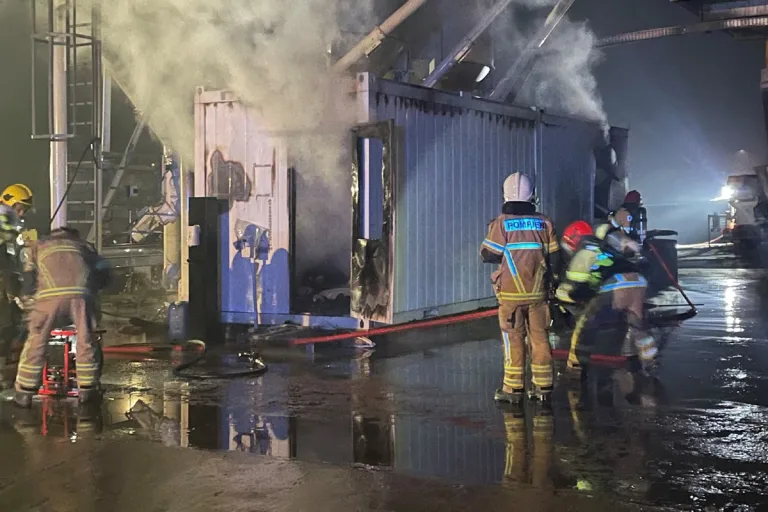 Vollbrand in Roveredo GR - Container komplett zerstört