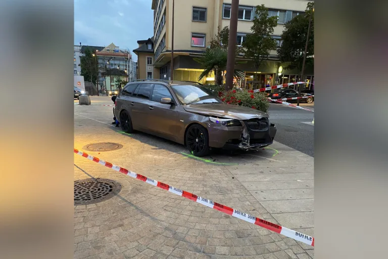 Siders VS – Vor Rathaus gegen Betonblock gerast
