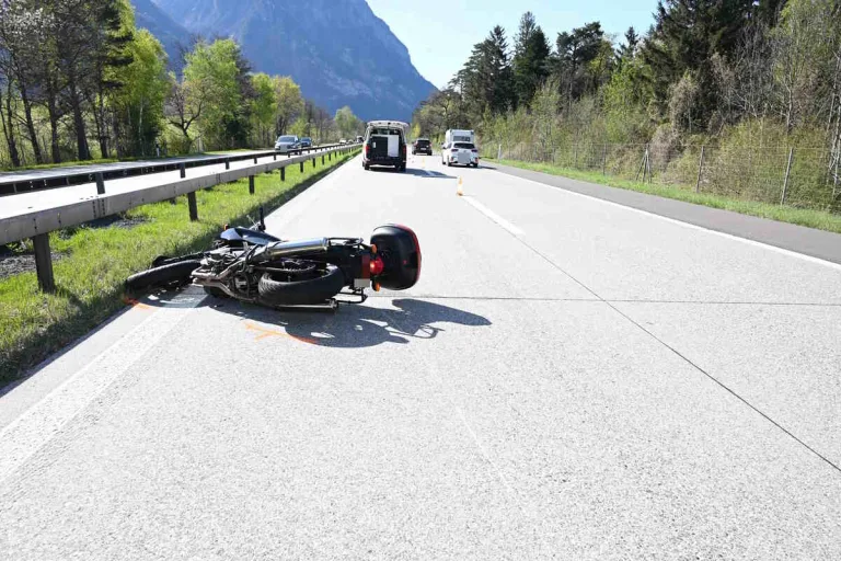 Sevelen SG – Motorradfahrer verursacht Unfall bei Überholmanöver