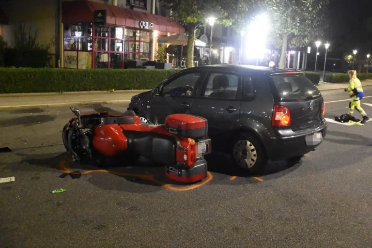 Au SG - Hauptstrasse nach Unfall gesperrt