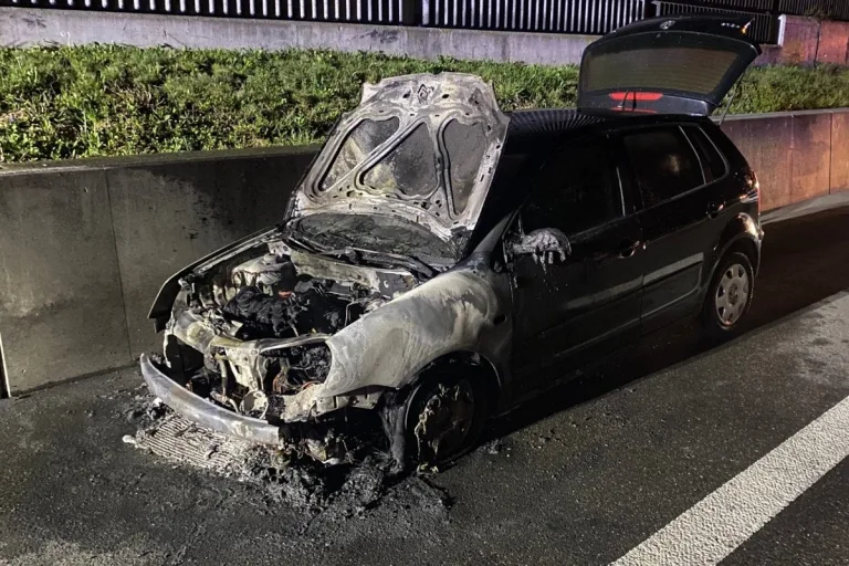 Autobrand auf der Autobahn A4 bei Cham