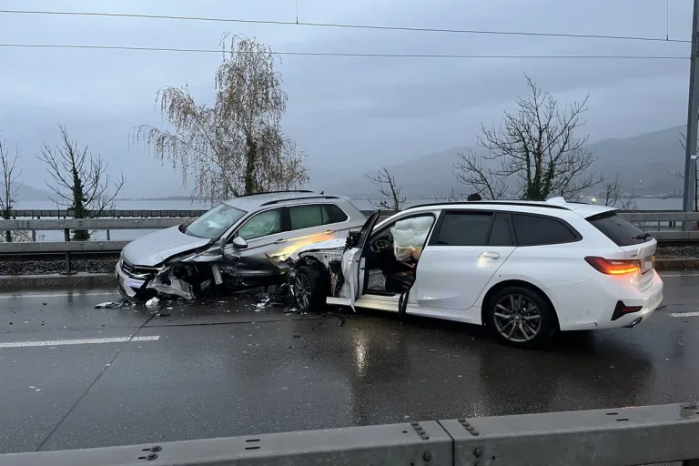 Rapperswil SG - Langer Stau nach Unfall am Morgen 