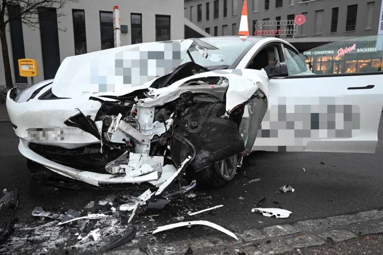 Eschenbach SG – Heftiger Unfall auf der Rickenstrasse