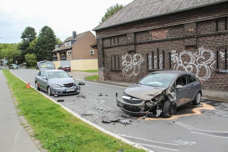 Bochum – Auf die Gegenfahrbahn geraten – Sechs Menschen werden verletzt
