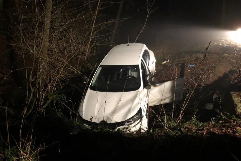 Langwieden – Von der Fahrbahn abgekommen – Autofahrer schwer verletzt