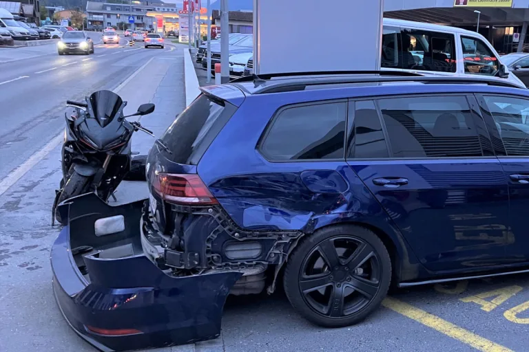 Netstal GL – Beim Abbiegen Motorradfahrer übersehen