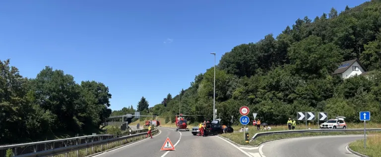 Hemishofen SH – Vortrittsmissachtung führt zu heftigem Unfall