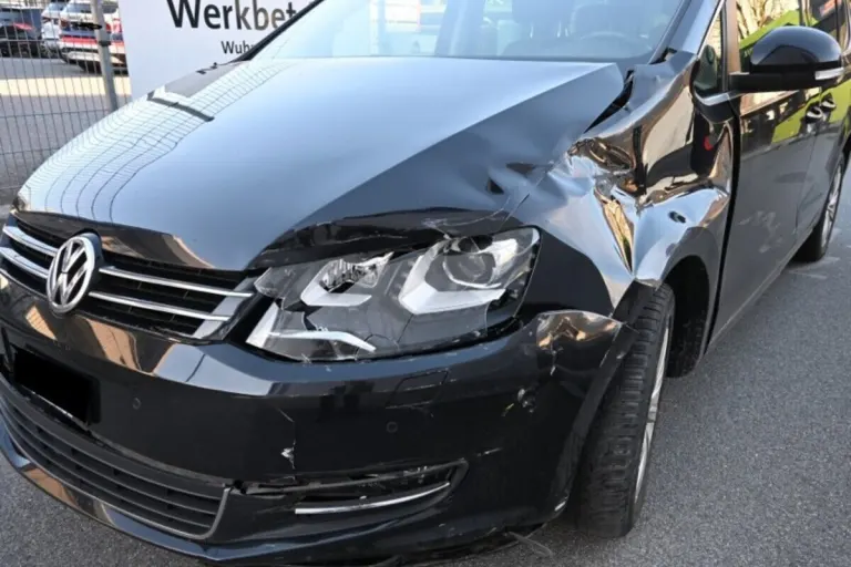 Vaduz FL - Unfall zwischen einem Auto und einem Linienbus