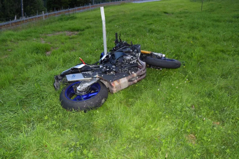 Gais AR - Junger Töfffahrer nach Selbstunfall schwer verletzt 