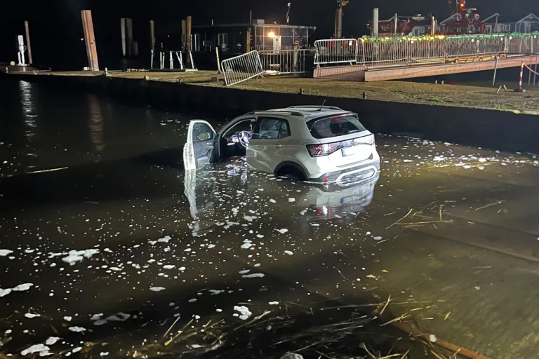 Arnis SH – Alkoholisierter Fahrer gerät über Slipanlage in die Schlei