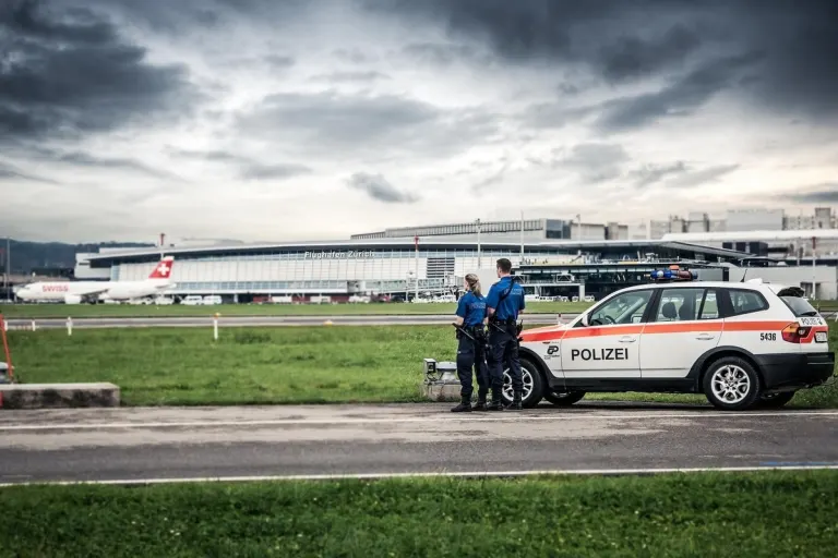 Flughafen Zürich - 1000 Gramm Kokain sichergestellt - Drogenkurier verhaftet