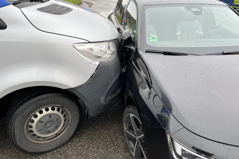 Thayngen SH - Unfall zwischen Lieferwagen und Auto