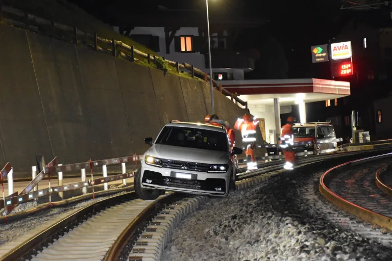 Graubünden - Irrfahrt einer alkoholisierten Frau endet in Klosters auf dem Bahntrassee - Führerschein weg