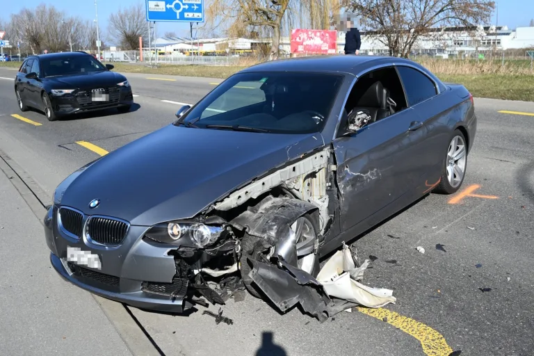 Unfall in Staad SG – Frontalkollision zweier Autos